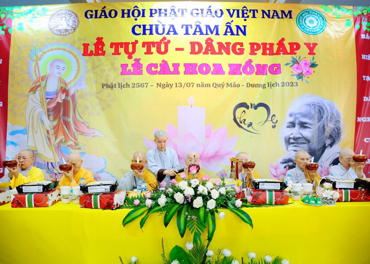 Lễ Tự tứ và Dâng Pháp y tại Chùa Tâm Ấn